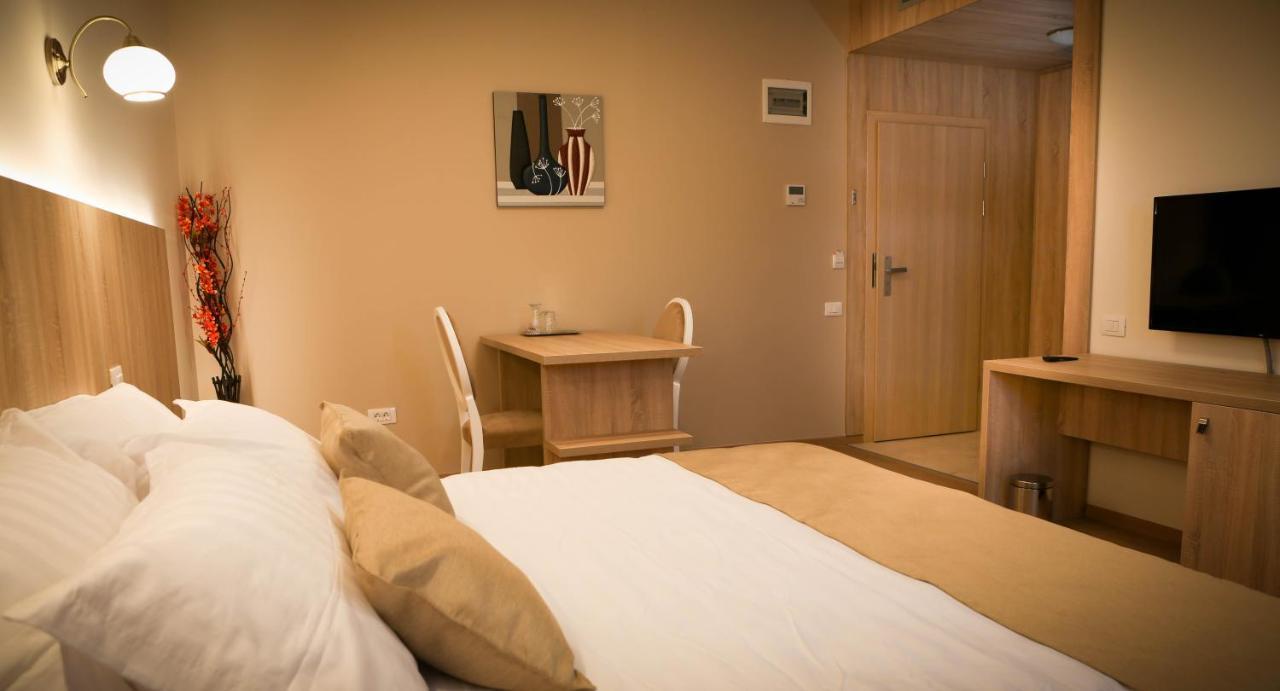 Reve Mariage Hotel Букурещ Екстериор снимка